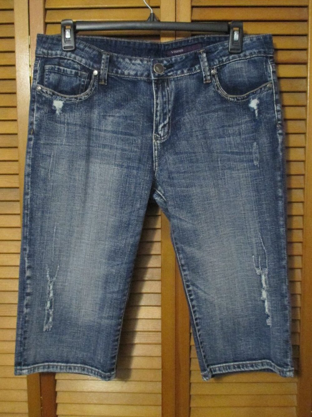 Vigoss denim shorts blue Bermuda with distressed spots pockets stretch size 17
